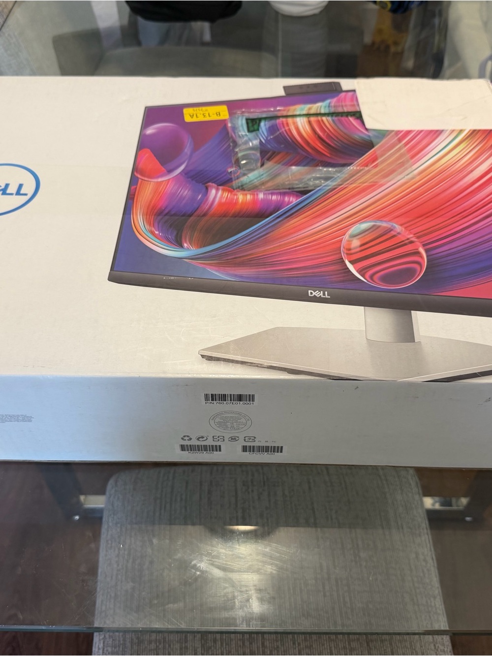 Dell Monitor with Multicolor Display Graphics on White Packaging